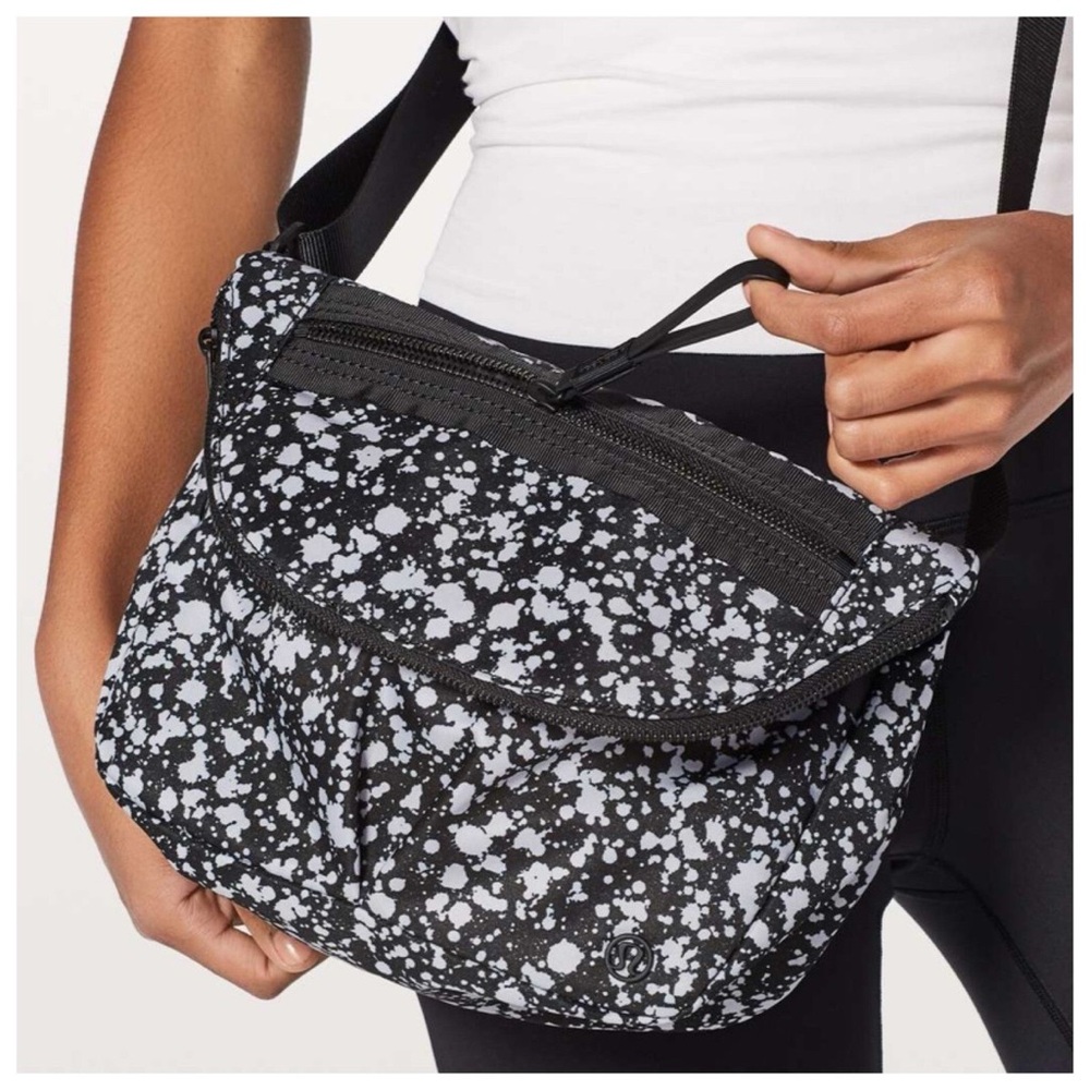 Lululemon Festival Bag II : 5L in Bleached Starlight EUC
